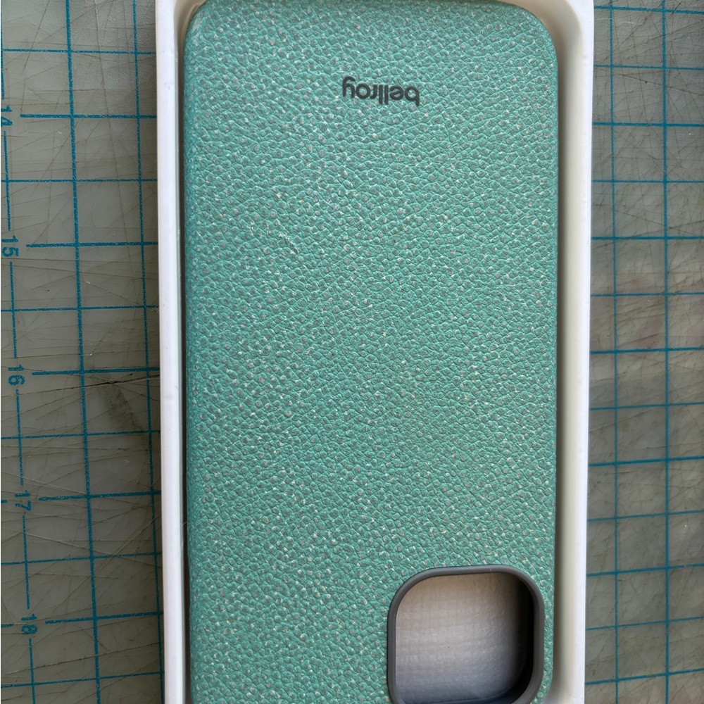 Bellroy iPhone 13 case